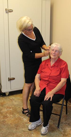 Dianne MacLean fitting Joan Kowalczyk with Starkey Livio AI hearing aids